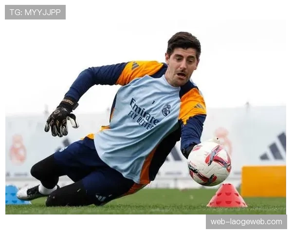 皇马俱乐部官方更新伤情：库尔图瓦已参与部分合练，目标下赛季初复出